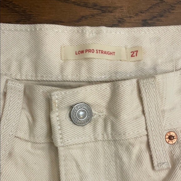 Levi’s Women’s Low Pro Straight  Cream Jeans - Picture 5 of 10